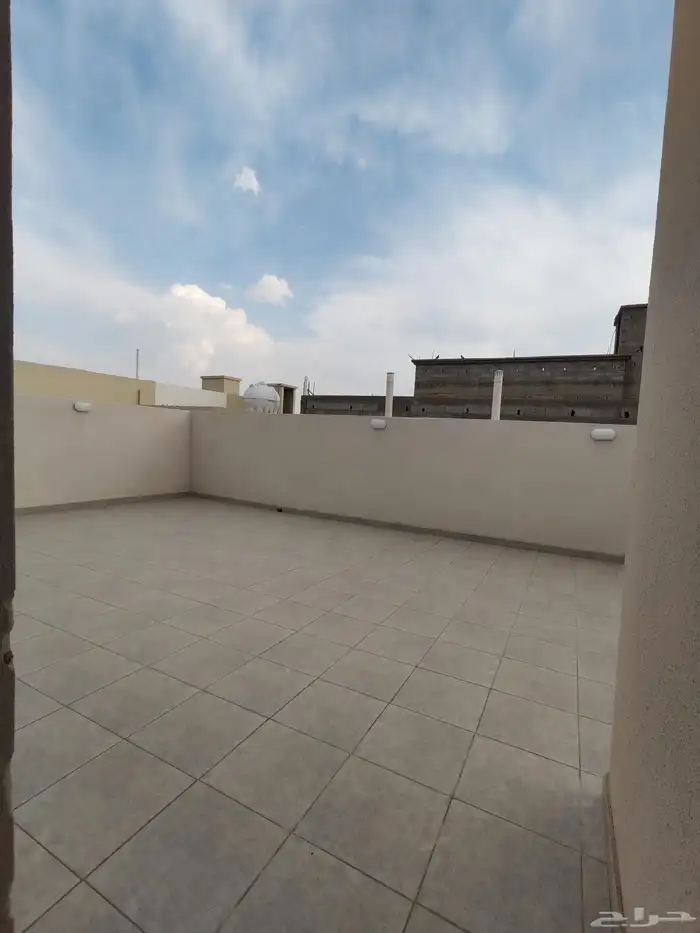 للبيع بشمال الخميس روف مع بايكه سياره ب 650 الف vip 39