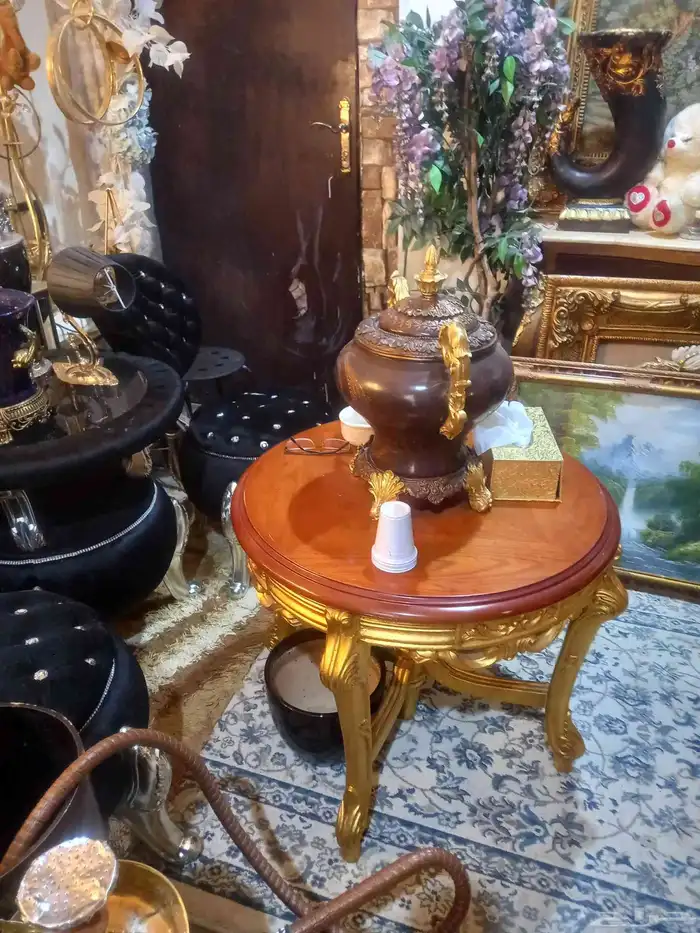 دولاب عبايات وتحف وانتيكات 1