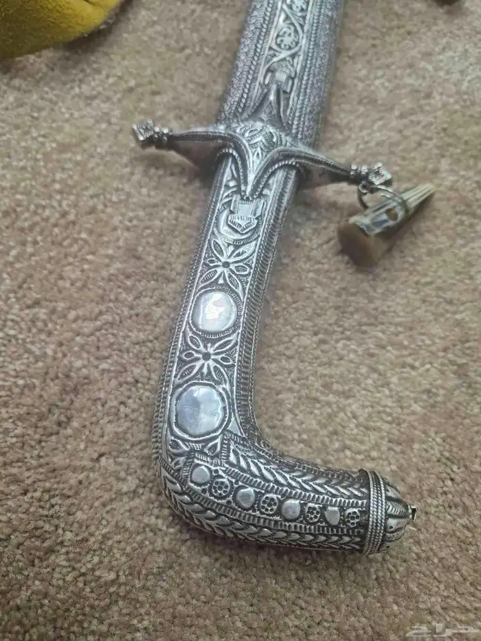 سيف فضه قديم منقوش وسله قديمه مع الحزام جلد 5