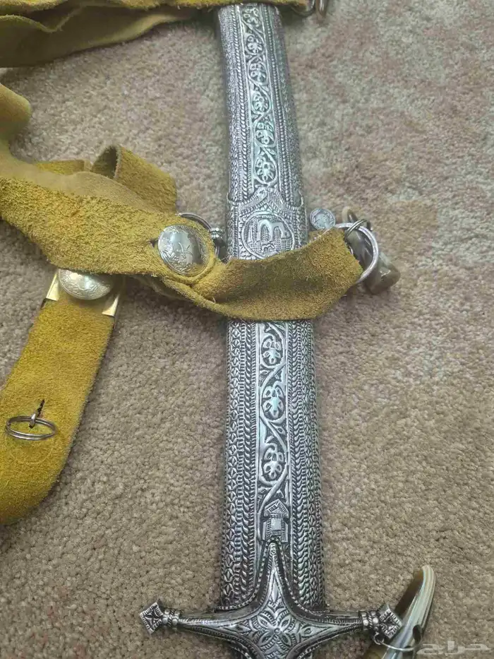 سيف فضه قديم منقوش وسله قديمه مع الحزام جلد 4