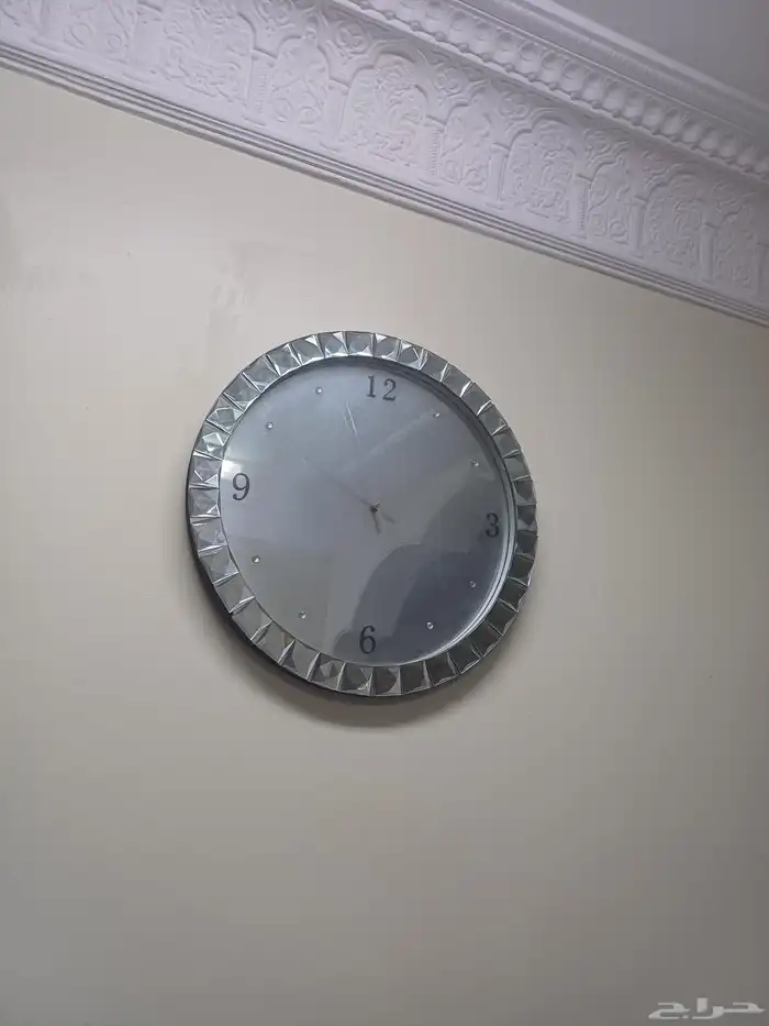 للبيع ساعة فخمة تحفة من سنتر بوينت ثقيلة 0