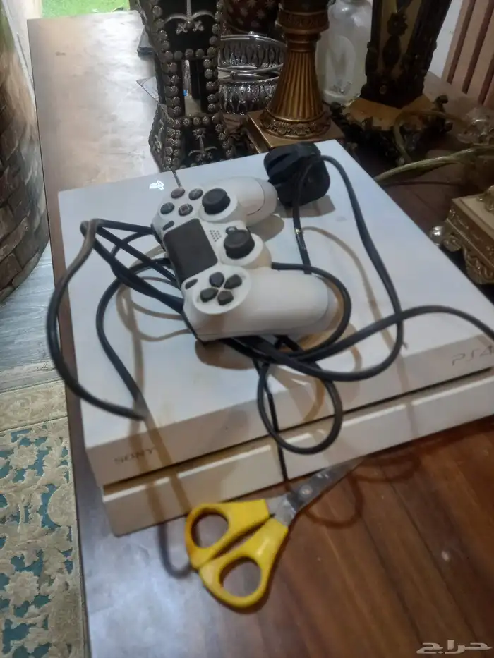 دولاب عبايات وتحف وانتيكات 2