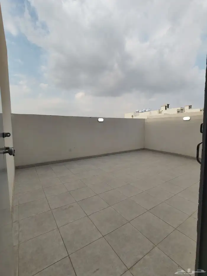 للبيع بشمال الخميس روف مع بايكه سياره ب 650 الف vip 26