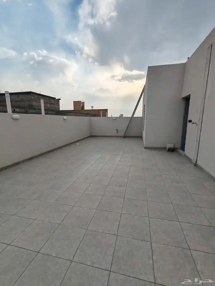 للبيع بشمال الخميس روف مع بايكه سياره ب 650 الف vip 38