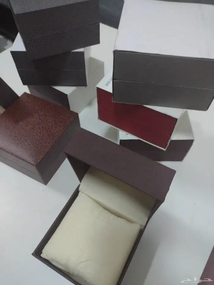 علب ساعات فخمة بيع مستعجل 0