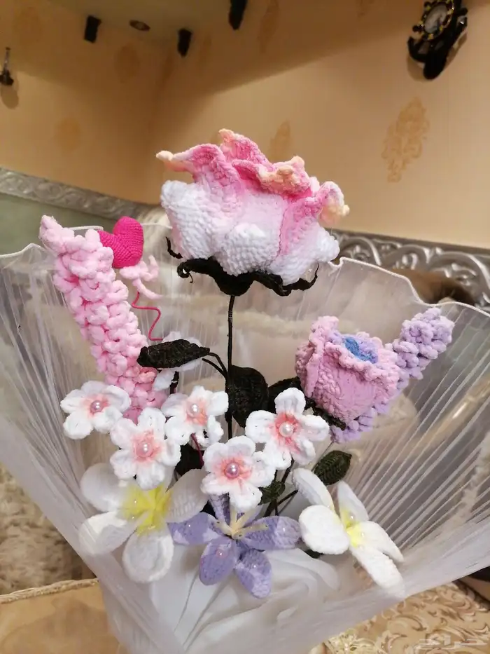 باقة ورد مصنوعة بخيوط الصوف 0