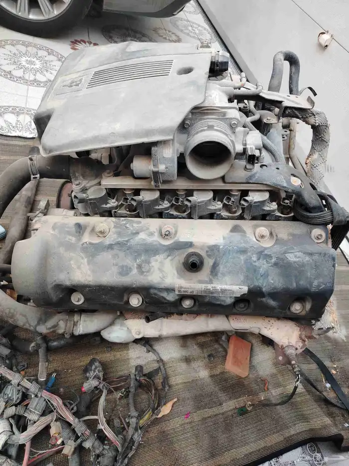 للبيع ماكينة فورد فكتوريا 2011 1