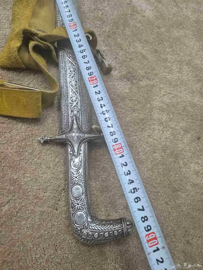 سيف فضه قديم منقوش وسله قديمه مع الحزام جلد 3