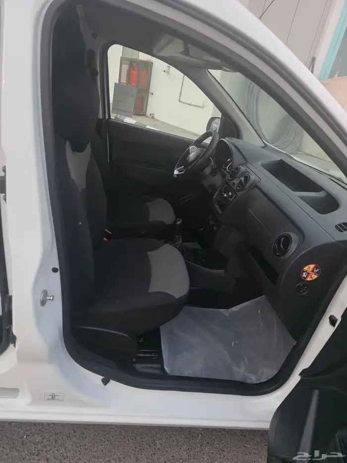 رينو دوكر فان 2022 حبتين نضيف بنزين 25