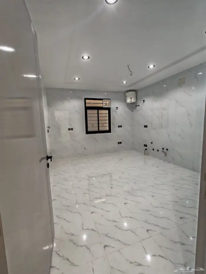 للبيع بشمال الخميس روف مع بايكه سياره ب 650 الف vip 9