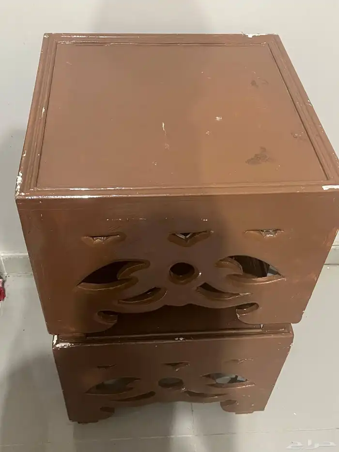 طاولة كبيرة وأربع طاولات خدمة 0