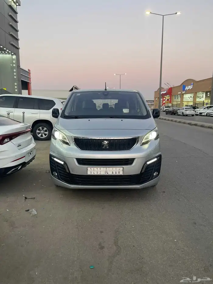 بيجو ترافلر 2018 نظيف 1