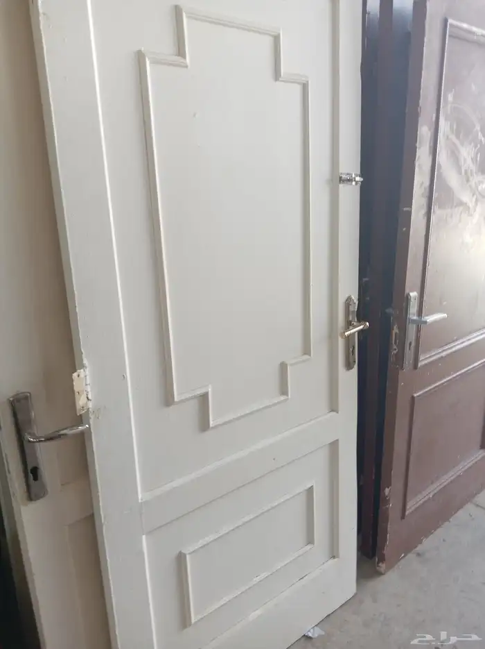 ابواب خشب مستخدمه وابواب حديد والمنيوم جديد للبيع 4