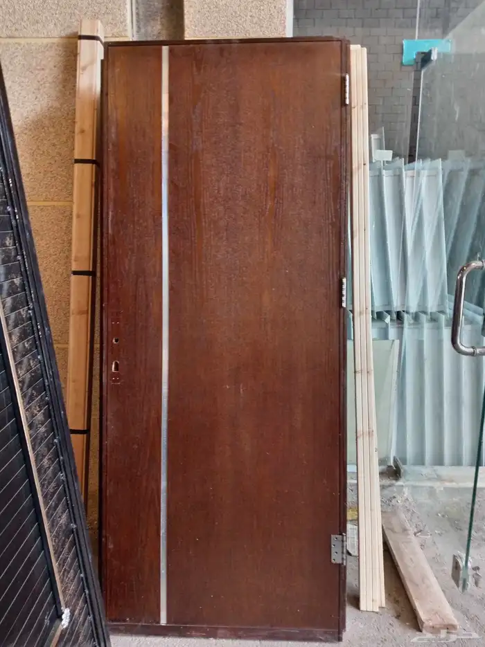ابواب خشب مستخدمه وابواب حديد والمنيوم جديد للبيع 7