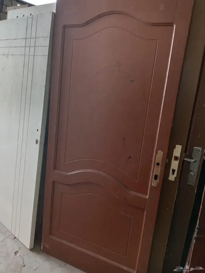 ابواب خشب مستخدمه وابواب حديد والمنيوم جديد للبيع 5