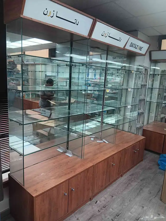 استاندات عرص حديد وخشب وزجاج 1