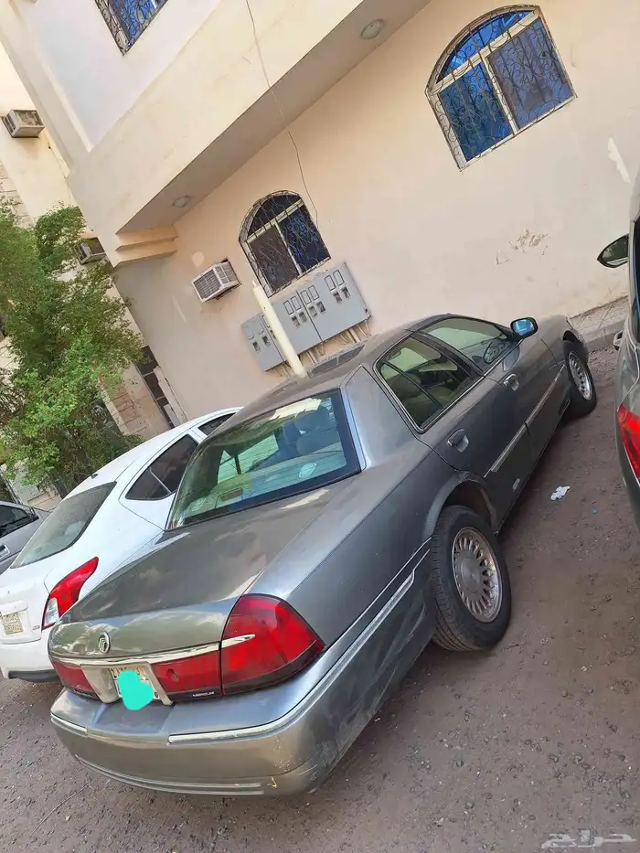 سيارة فورد غراند ماركيز 2001 نظيفة. 0