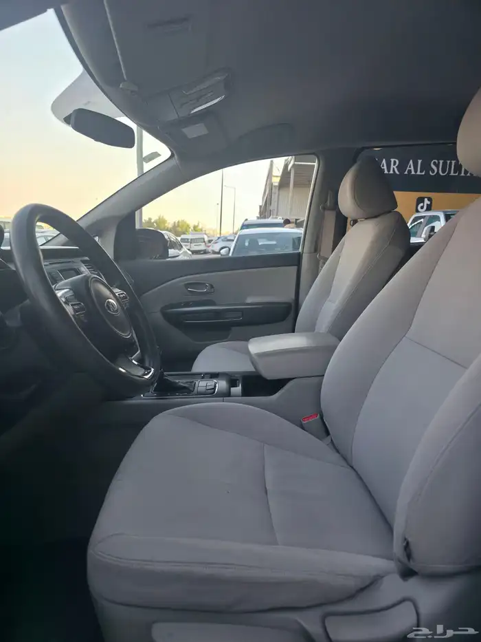 كيا كرنيفال 2016 بسعر 36ألف 8