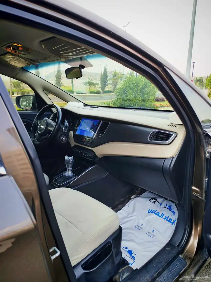 للبيع كيا كارينز موديل2014 19