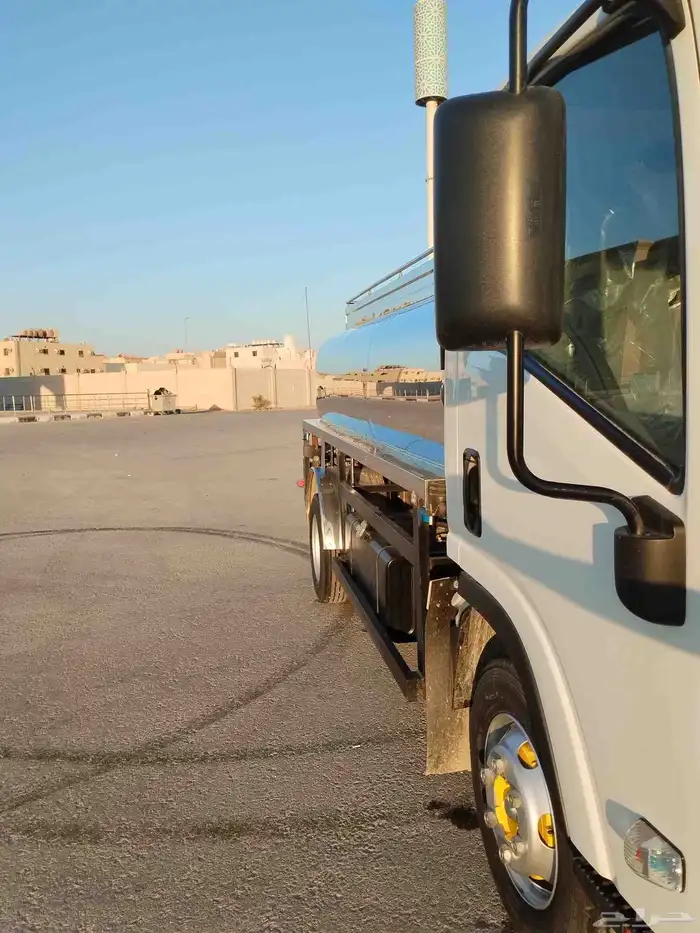 ايسوزو وايت ماء شبه وكاله 10