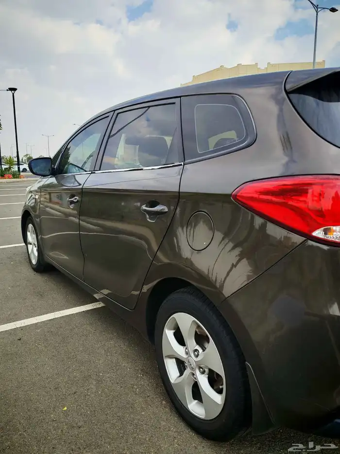 للبيع كيا كارينز موديل2014 9