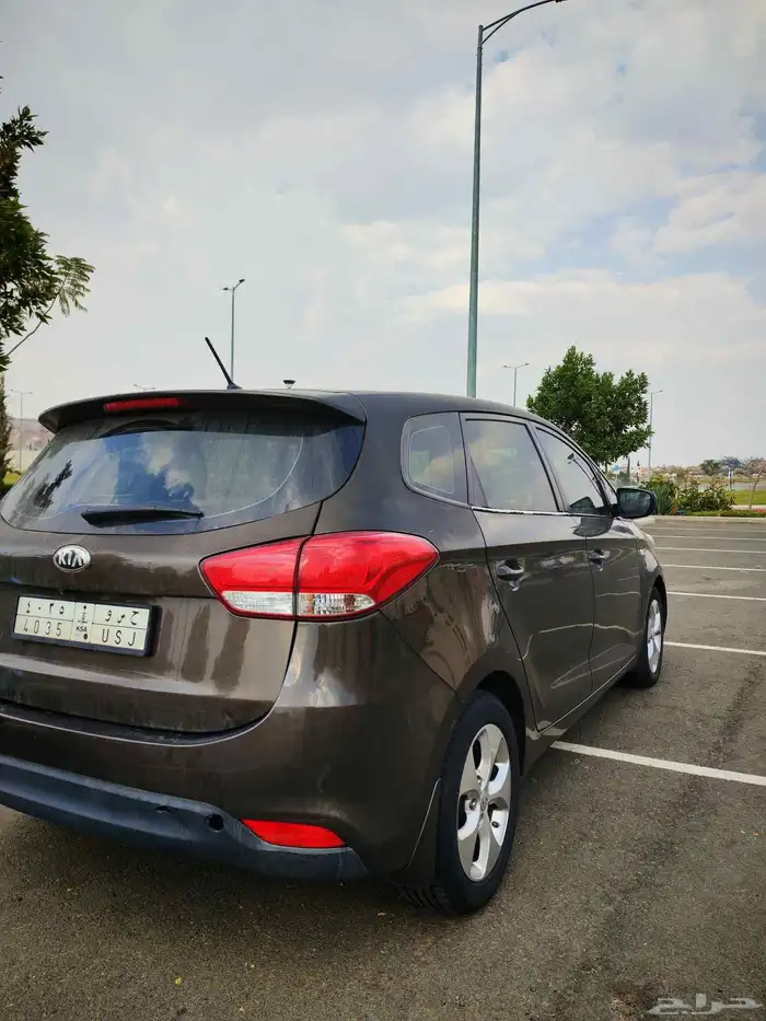 للبيع كيا كارينز موديل2014 11