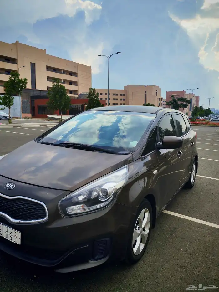 للبيع كيا كارينز موديل2014 8