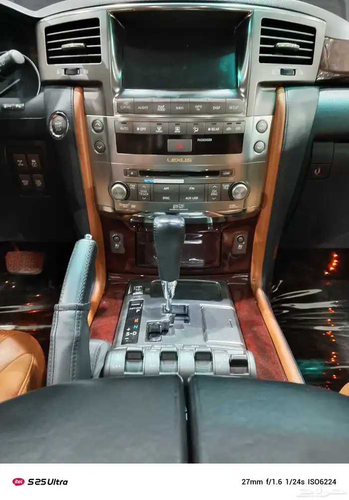 جيب لكزس LX570 موديل 2011 فل كامل شرط بدي ومحركات 8