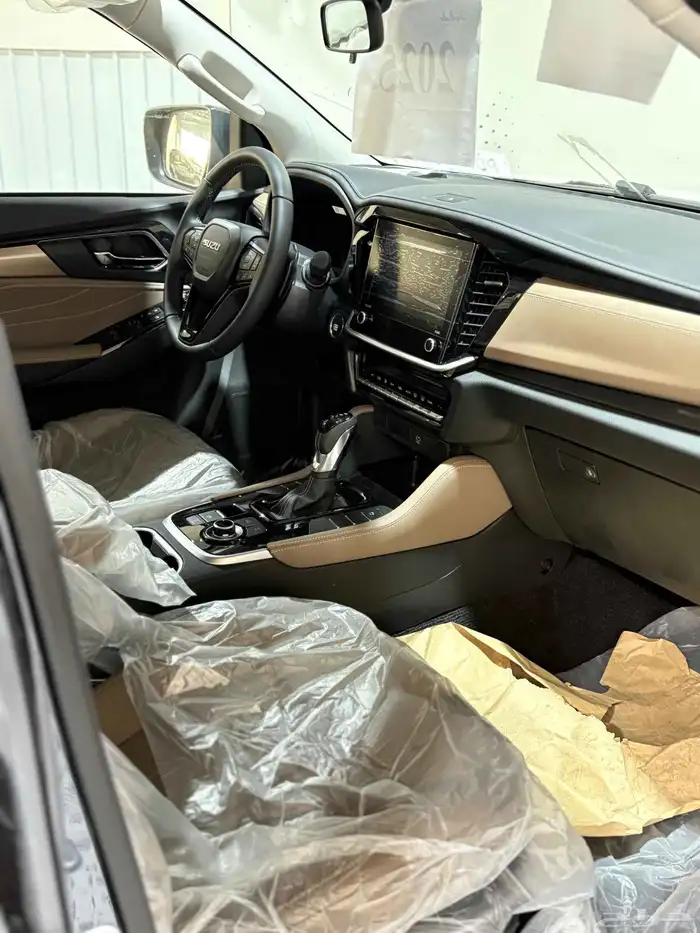 ايسوزو ام يو اكس فل ليمتد خليجي 2025 3