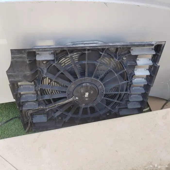 للبيع قطع غيار BMW وفورد ford موستنج وmg5 0