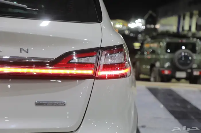 السيارات لينكون نوتيلوس موديل 2023 7