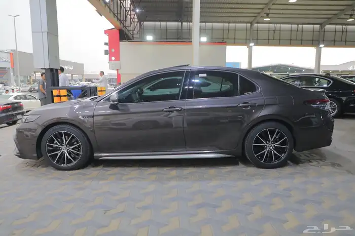 كامري SE 2023 عبداللطيف جميل سعودي 6سلندر 6