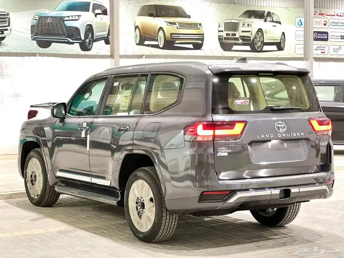 لاندكروزر GXR3 بنزين 2025 7