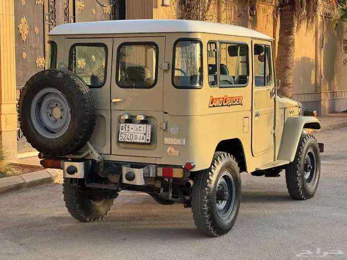 لاند كروزر 1984 نظيف 11