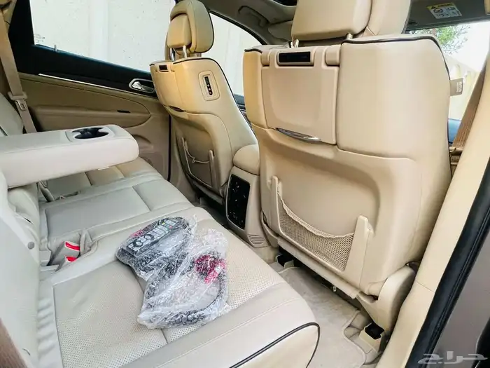 جيب جراند شيوكي اوفر لاند 2017 بحالة ممتازة 18