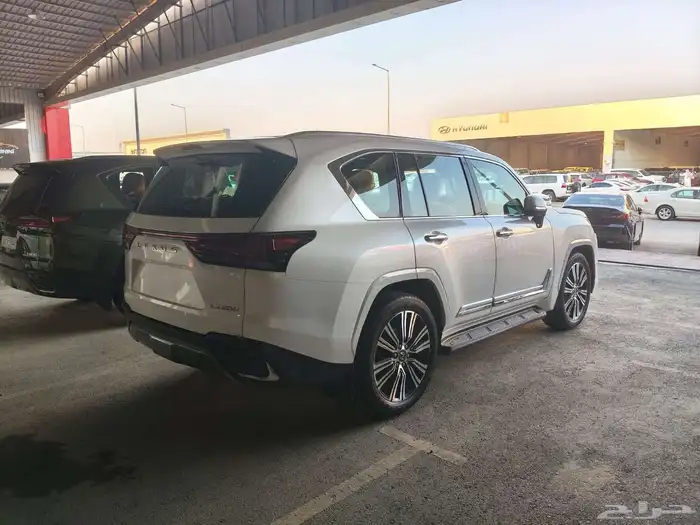 لكزس LX600 BB عداد 35 الف 2024 4