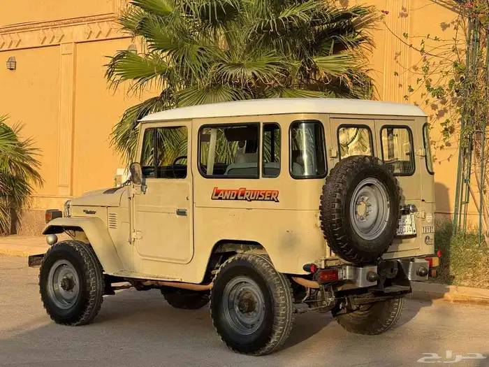 لاند كروزر 1984 نظيف 3