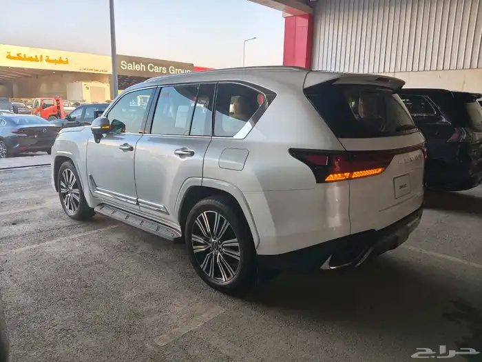 لكزس LX600 BB عداد 35 الف 2024 3