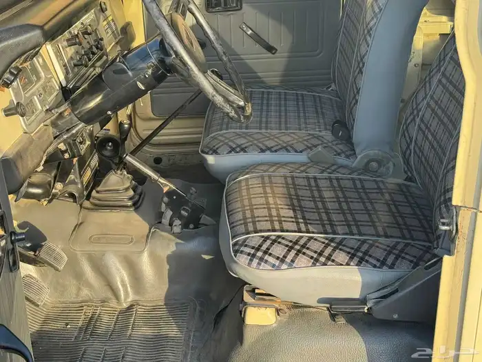 لاند كروزر 1984 نظيف 15