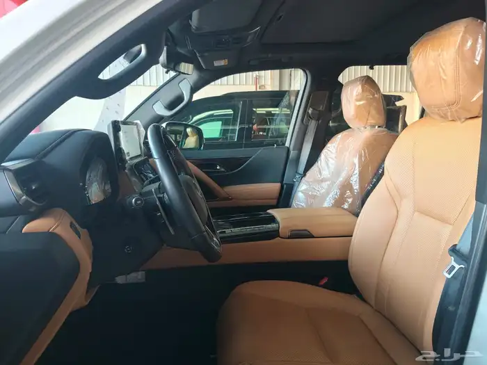 لكزس LX600 BB عداد 35 الف 2024 9