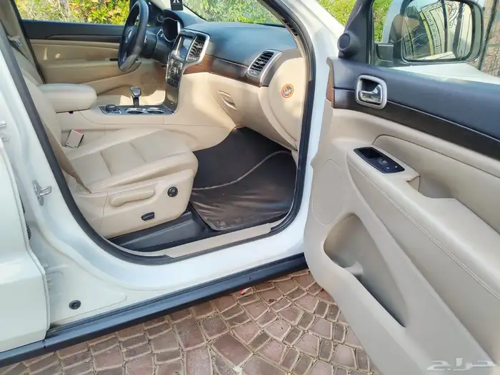 للبيع جيب جراند شيروكي موديل 2014 ثاني مالك 8