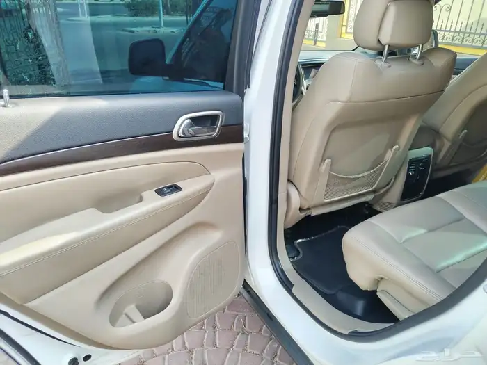 للبيع جيب جراند شيروكي موديل 2014 ثاني مالك 12