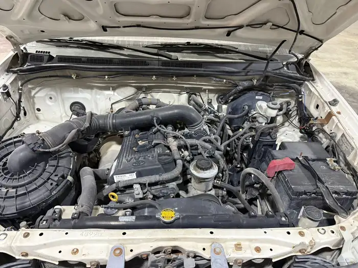 هايلكس غمارتين بنزين 2010 1