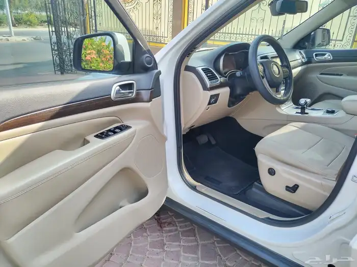 للبيع جيب جراند شيروكي موديل 2014 ثاني مالك 7