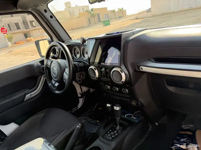 جيب رانجلر صحارى 2015 اربع ابواب 0