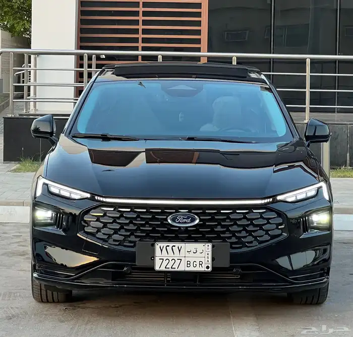 فورد توروس 2024 تيتانيوم (بحالة ممتازة) 2