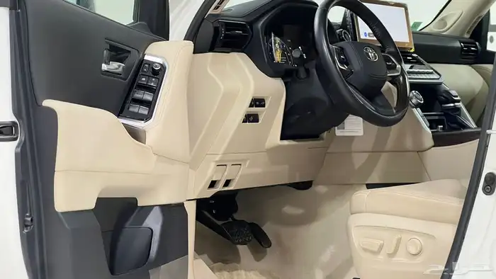 تويوتا لاندكروزر GX.R2025 L5 بريمي فل كامل تنفس طبيعي 6