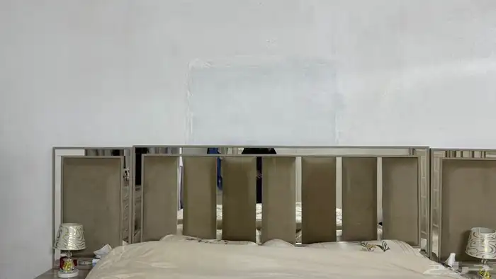 غرفه كبيره دولاب وكمودينه 2وتسريحه ودرج صغير جانبي 11