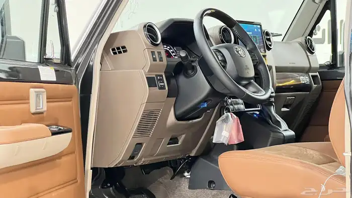 تويوتا ربع V6.2025فل كامل رفرف بريمي بنزين40عام 7