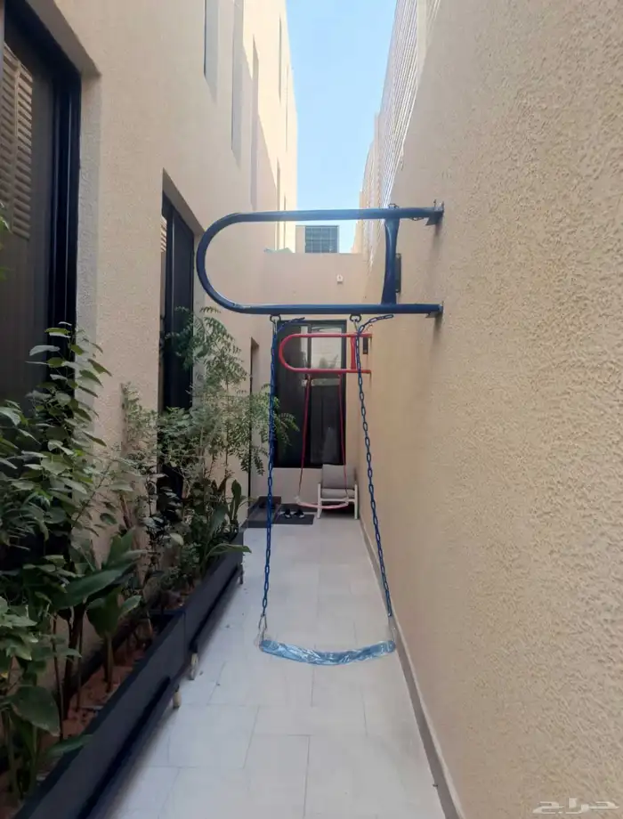 أرجوحة حديد جدارية قوية ومريحة 1